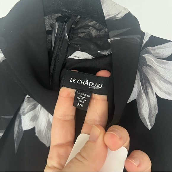 Le Chateau Sleeveless Blouse - Picture 6 of 6